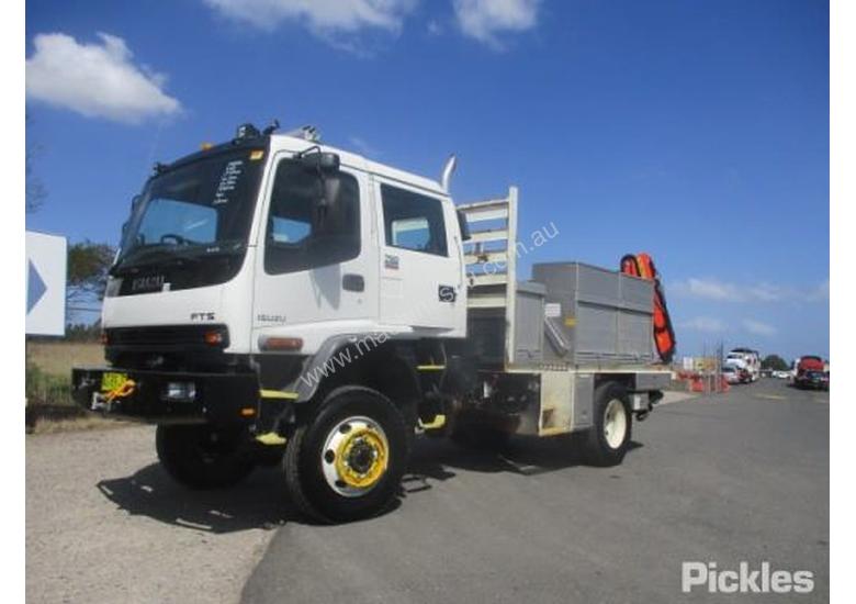 caption 2004 Isuzu FTS750