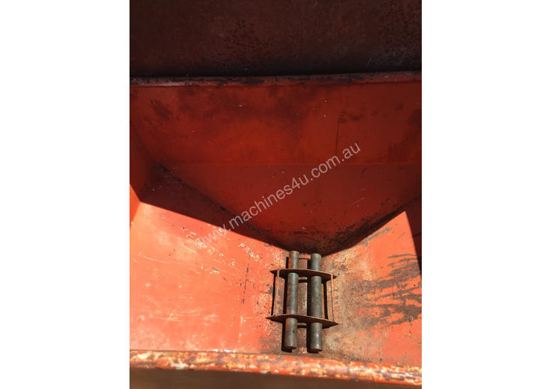 caption ALLBULK Mammoth Feeder Livestock Equip