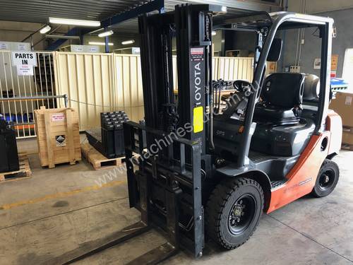 Toyota 2.5 Tonne LPG Container Mast Forklift in good condition