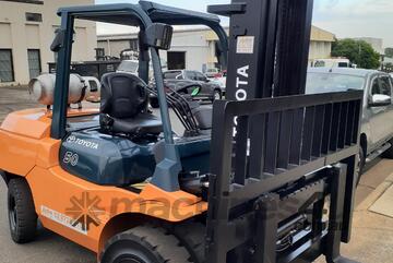 ACTIVE FORKLIFTS - Forklift 5 Ton gas Toyota wide carriage solid dual wheels 5000mm lift