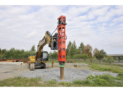 EXCAVATOR MOUNTED PILING HAMMERS 