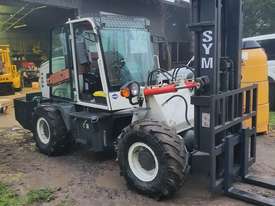 Forklift  4X4 diesel 75hp all terrain container mast - picture0' - Click to enlarge