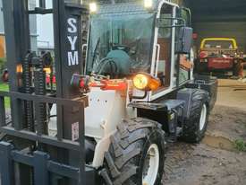 Forklift  4X4 diesel 75hp all terrain container mast - picture0' - Click to enlarge