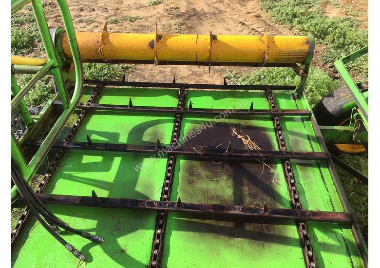 caption Kerry Sidewinder Bale Feeder