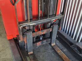 Linde Sit On Reach Truck  - picture2' - Click to enlarge