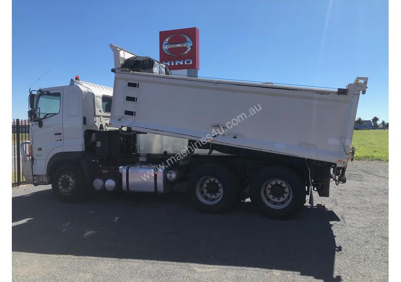 caption Hino 700 Series FS2844 Tipper