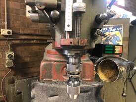 Used Kingrich KRV-3000 Turret Milling Machine - picture2' - Click to enlarge