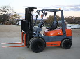 Toyota 3t Forklift - picture0' - Click to enlarge