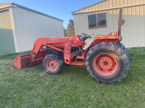 L4400hst 4W Hydrostatic Kubota Tractor In excellent condition 