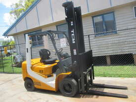 TCM 2.5 ton Diesel Used Forklift #1586 - picture0' - Click to enlarge