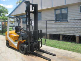 TCM 2.5 ton Diesel Used Forklift #1586 - picture0' - Click to enlarge