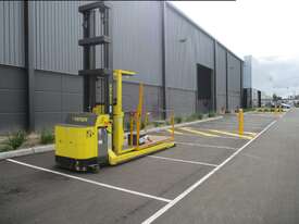 0.5T Battery Electric Order Picker - picture0' - Click to enlarge