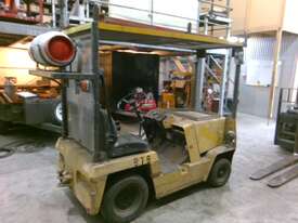 Toyota LPG Tow Tug - picture0' - Click to enlarge