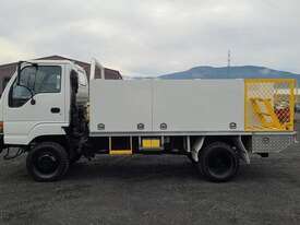 Isuzu N-series - picture2' - Click to enlarge