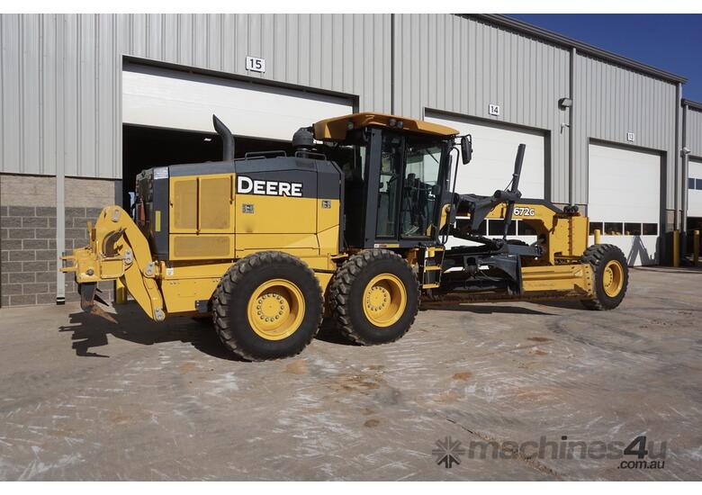 caption 2016 John Deere 672G