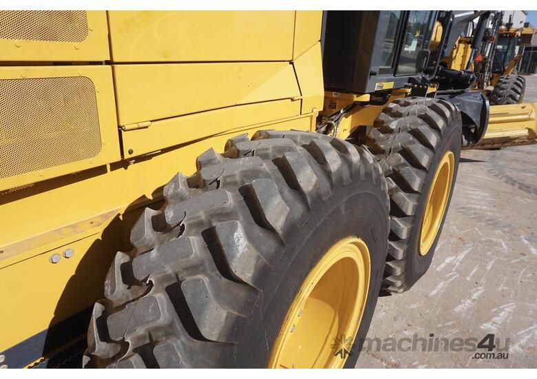 caption 2016 John Deere 672G