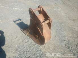 Dolphin, 260mm Bucket to suit Excavator, Centers 315mm, Ears 195mm, Pins 50mm - picture1' - Click to enlarge