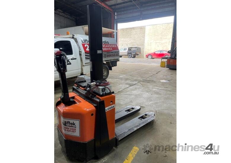 Used 2007 BT Uses BT Electric Pallet Jack Hand Pallet Jacks in