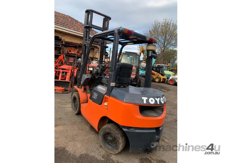 caption Toyota 7FD25-13093 Forklift – 2.5T Diesel, Ideal for Heavy Lifting & Warehouse Operations!