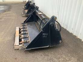 Skid steer loader bucket - picture0' - Click to enlarge