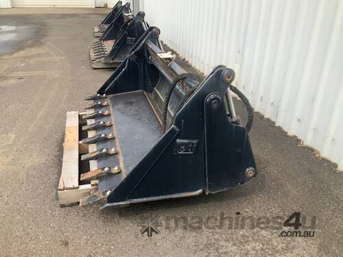 Skid steer loader bucket