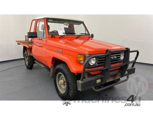 Toyota Landcruiser 75