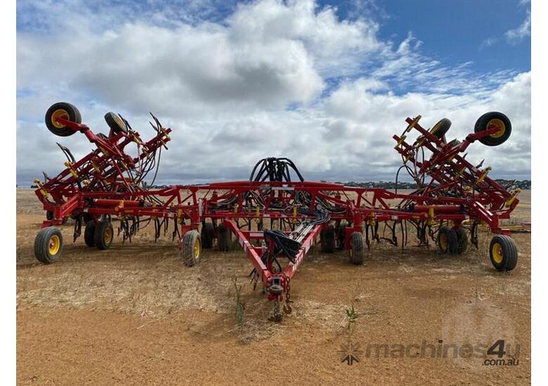 Used bourgault Bourgault 8910 60ft 12in Air Seeder in , Listed on
