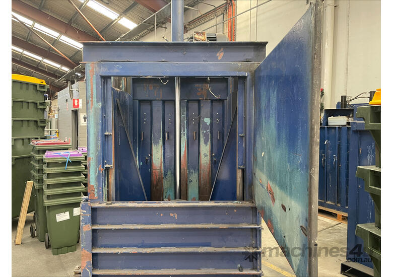 ELEPHANTS FOOT -EF LG 1.5 ``Cardboard & Plastic`` Vertical Baler