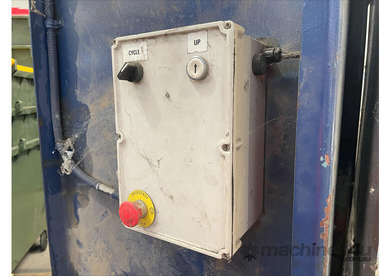 ELEPHANTS FOOT -EF LG 1.5 ``Cardboard & Plastic`` Vertical Baler