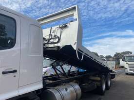 2008 Hino Tilt Tray. - picture2' - Click to enlarge