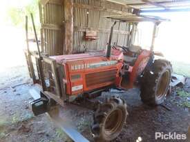 Kubota 4x4 Tractor - picture0' - Click to enlarge