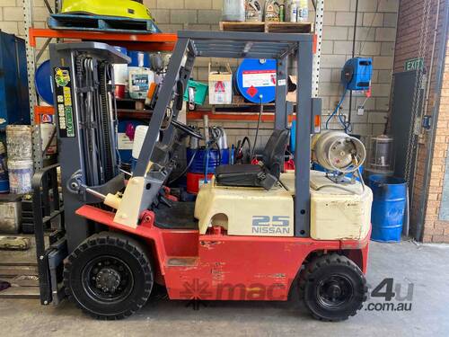 Nissan Container Mast Forklift 