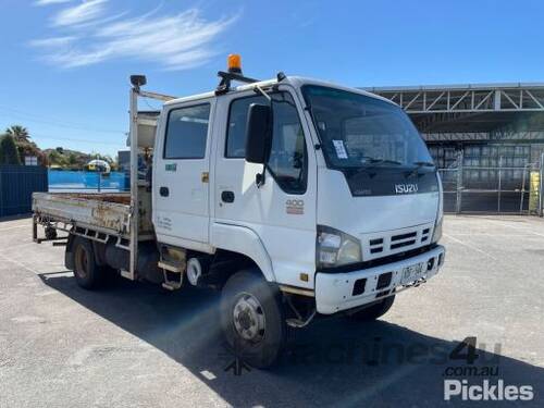 2006 Isuzu NPS Crew Cab Tray