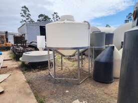 2700 Litre Silo with Stand. Natural - picture0' - Click to enlarge