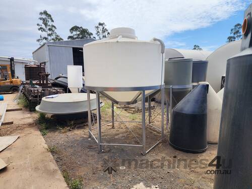 2700 Litre Silo with Stand. Natural