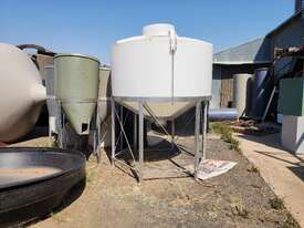 2700 Litre Silo with Stand. Natural - picture0' - Click to enlarge