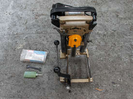 Makita 7104L Chain Mortiser - picture0' - Click to enlarge