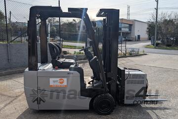 NISSAN 1800 Kg | 4.7m | Side Shift | Container Entry