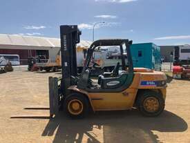 1997 Samsung SF60D Forklift - picture2' - Click to enlarge