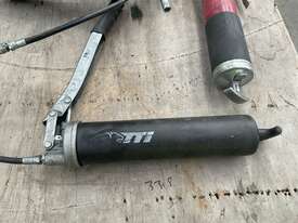 4x TTI Grease Guns (High Pressure) - picture0' - Click to enlarge