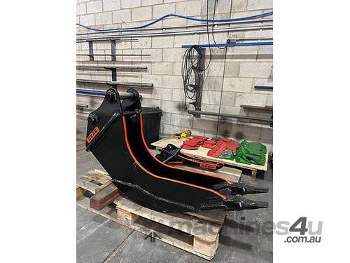 AUSTRALIAN MADE Trencher bucket(banana) Heavy duty 150mm - 200mm wide bucket 5.5-9T excavator - Hire