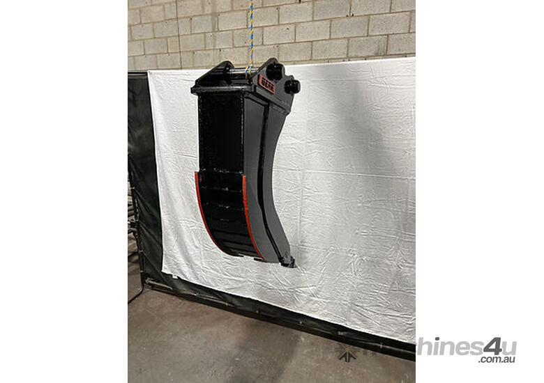AUSTRALIAN MADE Trencher bucket(banana) Heavy duty 150mm - 200mm wide bucket 5.5-9T excavator - Hire