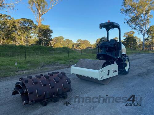 caption Ingersoll-Rand SD45 Vibrating Roller Roller/Compacting