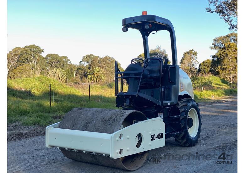 caption Ingersoll-Rand SD45 Vibrating Roller Roller/Compacting