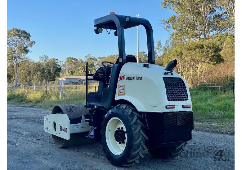 caption Ingersoll-Rand SD45 Vibrating Roller Roller/Compacting