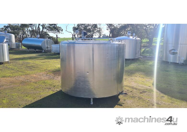 caption 2650lt STAINLESS STEEL TANK, MILK VAT
