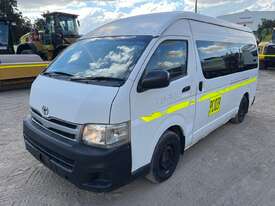 2013 TOYOTA Commuter 11 Seater Mini Bus - picture0' - Click to enlarge