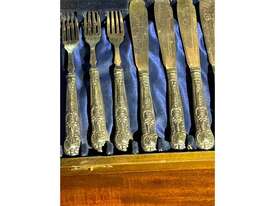 CASED ANTIQUE SILVER PLATED FISH CUTLERY SET - picture2' - Click to enlarge