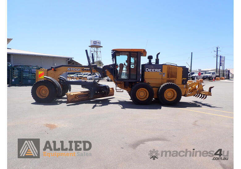 caption 2017 John Deere 670GP Motor Grader