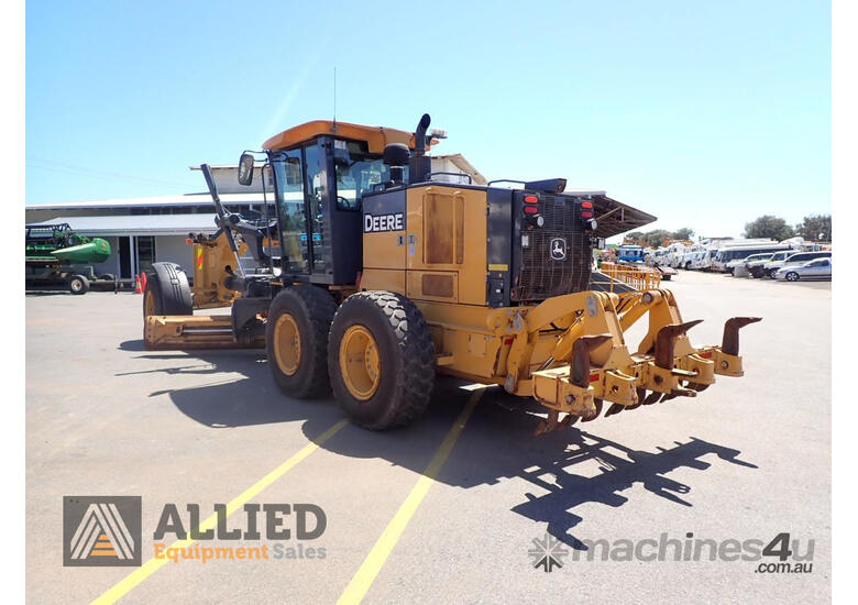 caption 2017 John Deere 670GP Motor Grader